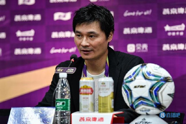 挺进绝美老师湿润短裙